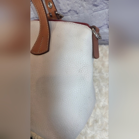 Dooney & Bourke Cream and Tan Shoulder Bag - Picture 4 of 15